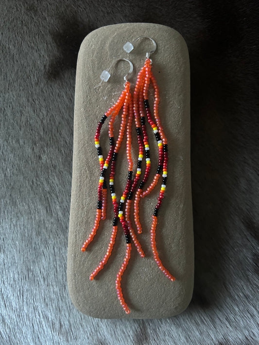 ᐄᔨᔥᑯᑖᐤ iiyishkutaau/fire earrings
