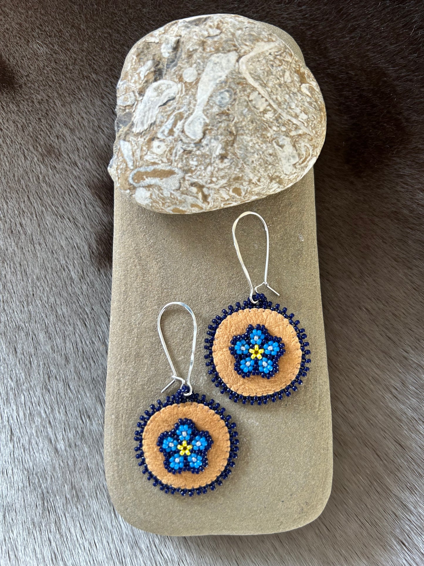 ᒨᔅ ᐆ ᓃᐲᒥᔥᐦ, Moose’s Flowers