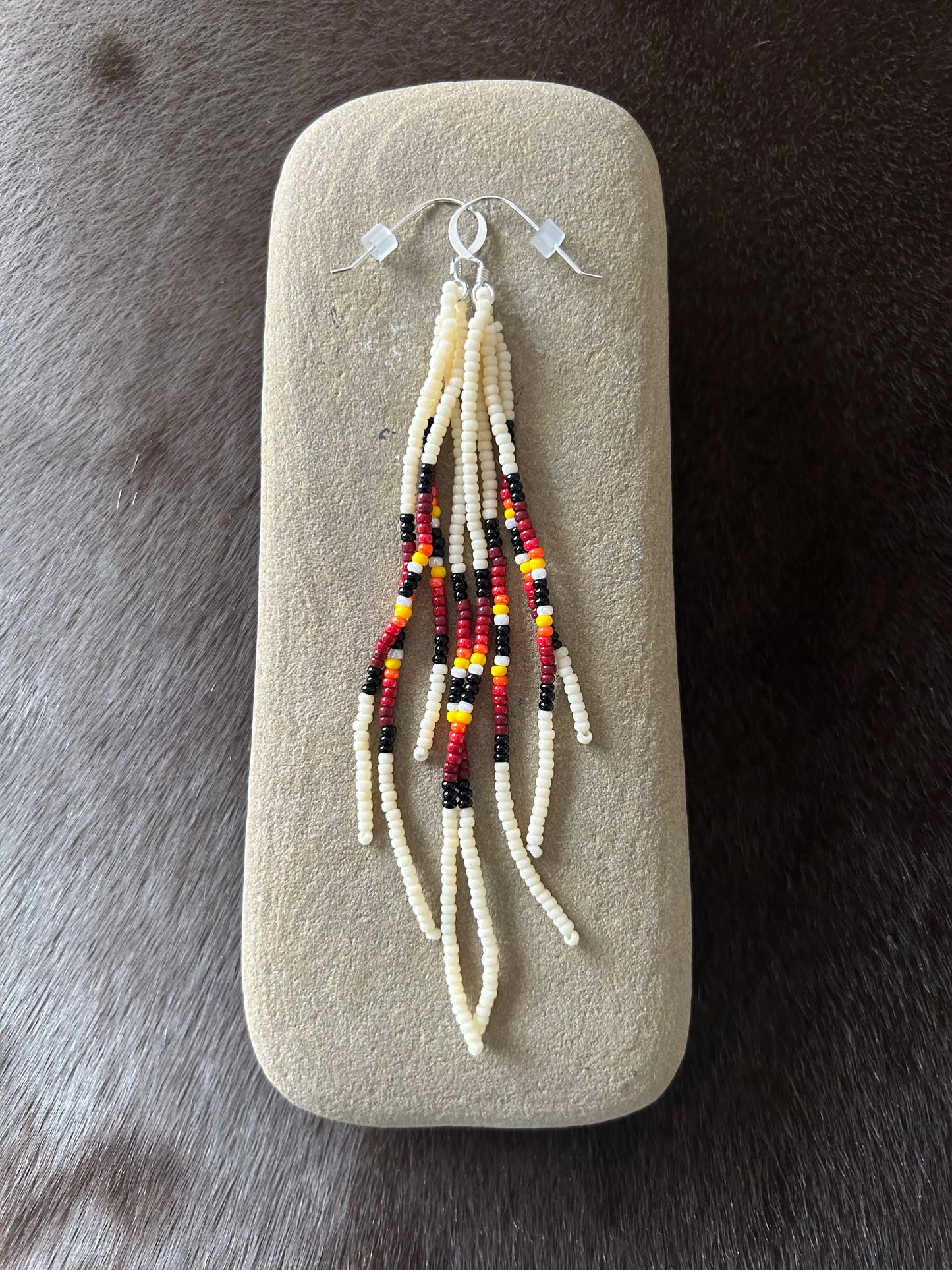 ᐄᔨᔥᑯᑖᐤ iiyishkutaau/fire earrings